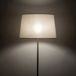 Lampade Da Terra-Selezionato da Mazzolaluce Piantana stelo sabbia paralume in tessuto beige