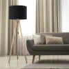 Lampade Da Terra-Selezionato da Mazzolaluce Piantana tre piedi di legno scandinavo pino con paralume nero