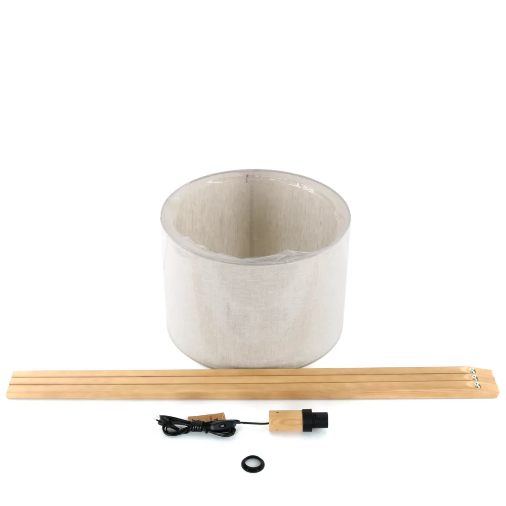 Lampade Da Terra-Selezionato da Mazzolaluce Piantana tre piedi in legno pino scandinavo con paralume lino
