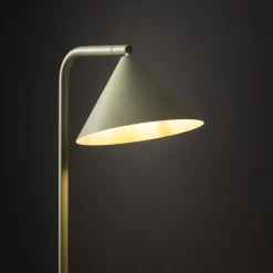 Lampade Da Terra-Selezionato da Mazzolaluce Piantana verde in metallo design minimal da lettura