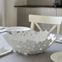 Soprammobili Moderni-Selezionato da Mazzolaluce Piccolo centrotavola design fiori di loto cucina moderna bianco marmo
