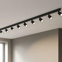 Plafoniere Moderne-Selezionato da Mazzolaluce Plafoniera a binario nera 170cm con 8 faretti orientabili
