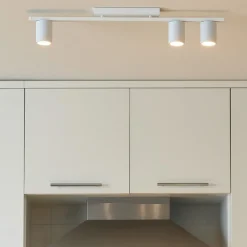 Plafoniere Moderne-Selezionato da Mazzolaluce Plafoniera bianca 3 faretti per cucina moderna
