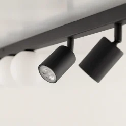 Illuminazione A Binario-Selezionato da Mazzolaluce Plafoniera binario 159cm nero con faretti orientabili sfere vetro fp
