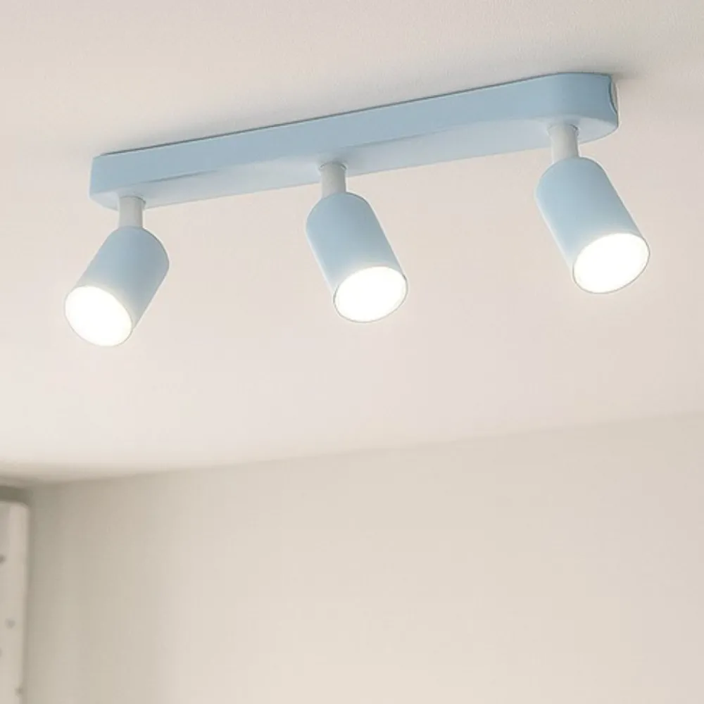 Plafoniere Moderne-Selezionato da Mazzolaluce Plafoniera celeste per cameretta con 3 faretti orientabili