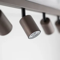 Plafoniere Moderne-Selezionato da Mazzolaluce Plafoniera con faretti orientabili per isola cucina moderna