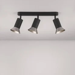 Plafoniere Moderne-Selezionato da Mazzolaluce Plafoniera da cucina moderna con 3 faretti orientabili