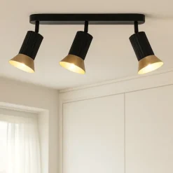 Plafoniere Moderne-Selezionato da Mazzolaluce Plafoniera da cucina moderna con faretti colore nero e oro