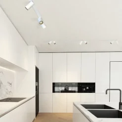 Plafoniere Moderne-Selezionato da Mazzolaluce Plafoniera da incasso a soffitto per cucina con faretti orientabili
