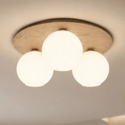 Plafoniere Moderne-Selezionato da Mazzolaluce Plafoniera da soffitto moderna in legno sfere di vetro bianco