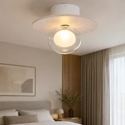 Plafoniere Moderne-Selezionato da Mazzolaluce Plafoniera hos rotond per camera da letto beige di cemento sfera in vetro