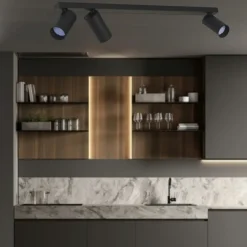 Plafoniere Moderne-Selezionato da Mazzolaluce Plafoniera nera con 3 faretti led orientabili