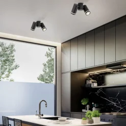 Plafoniere Moderne-Selezionato da Mazzolaluce Plafoniera nera da cucina con faretti orientabili da soffitto