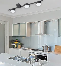 Plafoniere Moderne-Selezionato da Mazzolaluce Plafoniera nera per cucina moderna design luminosa