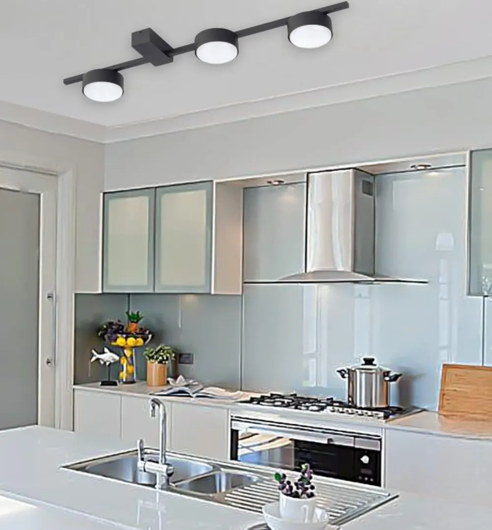 Plafoniere Moderne-Selezionato da Mazzolaluce Plafoniera nera per cucina moderna design luminosa
