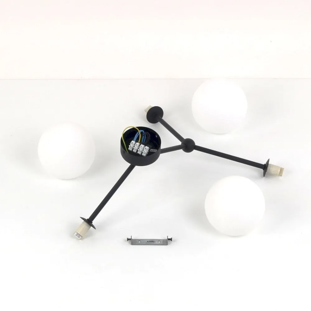 Plafoniere Moderne-Selezionato da Mazzolaluce Plafoniera per cucina moderna nero 3 bocce bianche