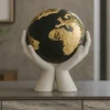 Soprammobili Moderni-Bongelli Preziosi Scultura mani bianche mondo nero oro h13