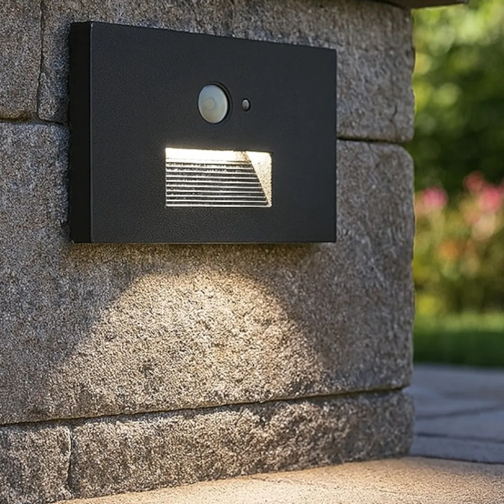 Segnapasso Led-Selezionato da Mazzolaluce Segnapasso da esterno grafite led 3w cct incasso a parete con sensore crepuscolare