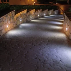 Segnapasso Led-Selezionato da Mazzolaluce Segnapasso da esterno incasso rettangolare nero e27