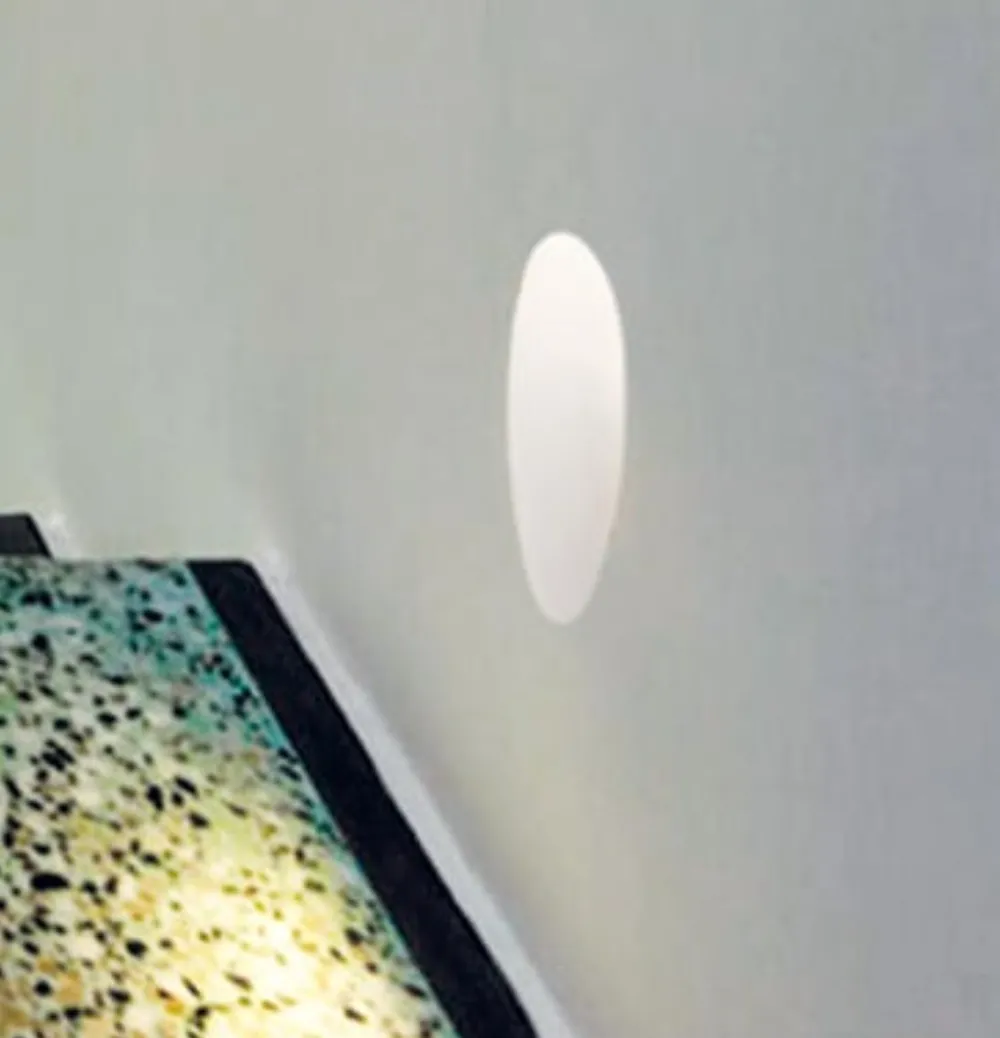 Segnapasso Led-Selezionato da Mazzolaluce Segnapasso in gesso da incasso bianco ovale