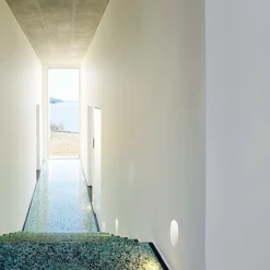 Segnapasso Led-Selezionato da Mazzolaluce Segnapasso in gesso da incasso bianco ovale