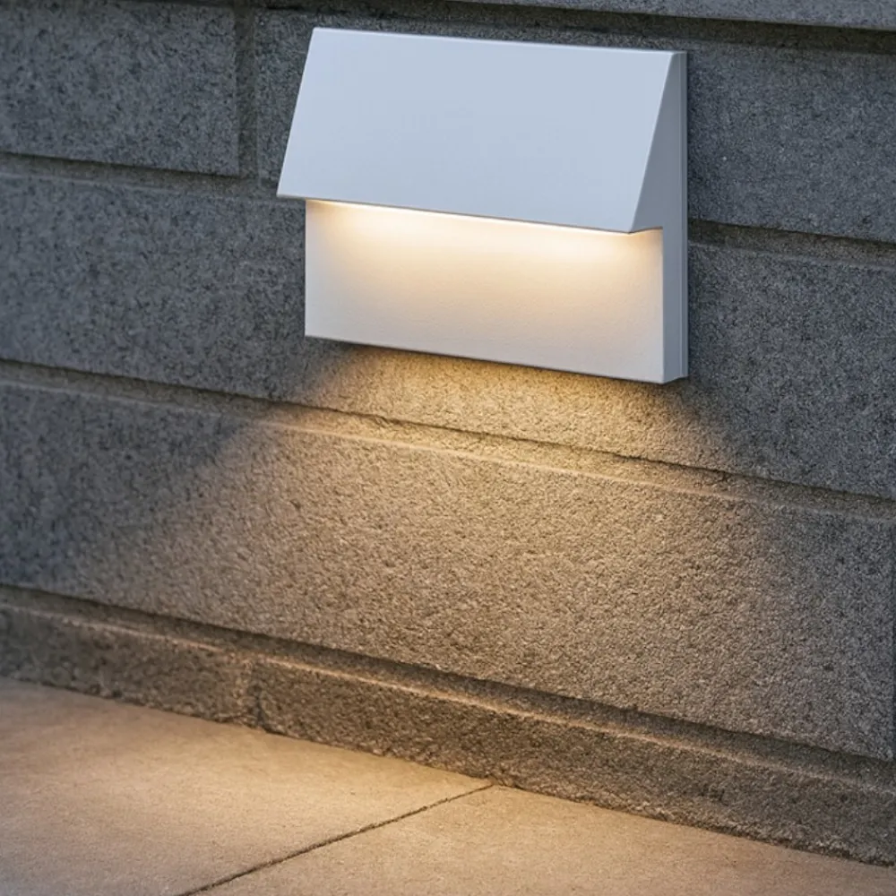 Segnapasso Led-Selezionato da Mazzolaluce Segnapasso led bianco per esterno da incasso a parete ip65