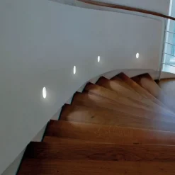 Segnapasso Led-Selezionato da Mazzolaluce Segnapasso scala faretto da incasso a scomparsa di gesso cristaly