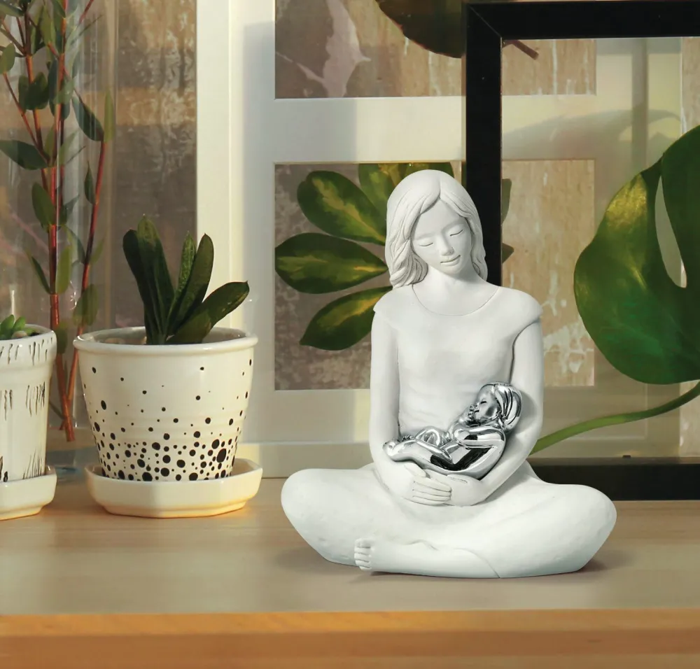 Soprammobili Moderni-Bongelli Preziosi Statuina maternita seduta bambino argento h18
